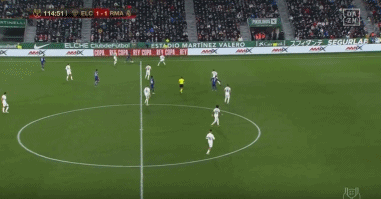 图片报：因两名前锋状态差，多特考虑冬窗签维罗纳前锋焦瓦内